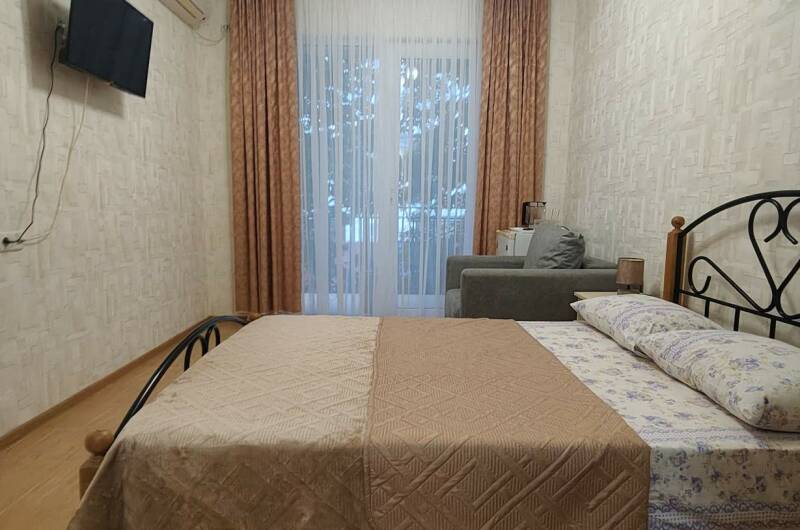 Двухместный номер с удобствами и балконом 2 этаж