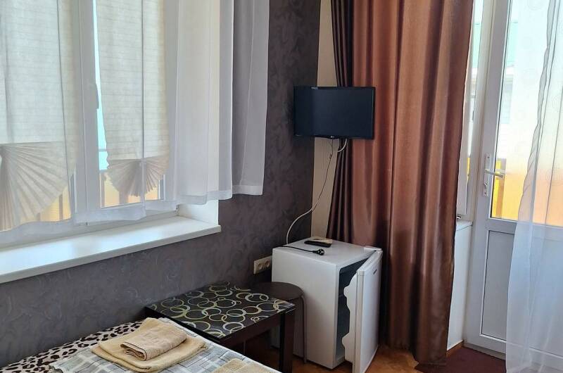Трехместный номер с боковым балконом