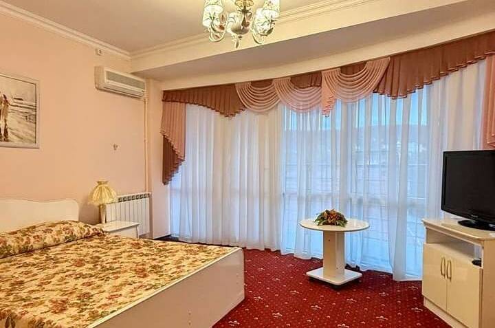 3-х местный 2-х комнатный с панорамным балконом