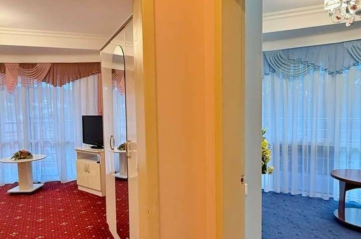 3-х местный 2-х комнатный с панорамным балконом