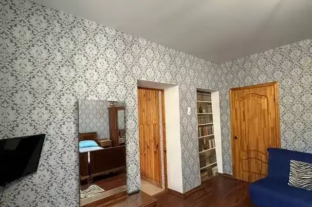 Двухкомнатный с кухней со смежными комнатами