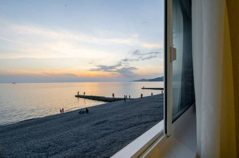 Трехместный, вид на море