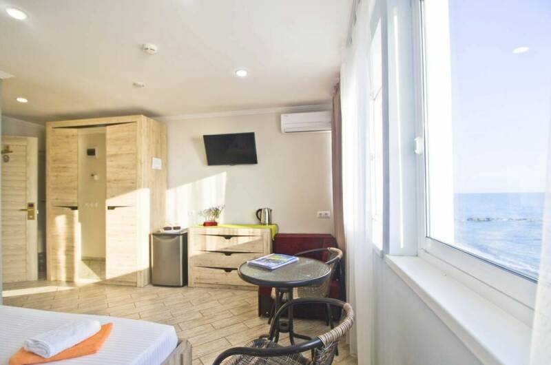 Трехместный, вид на море