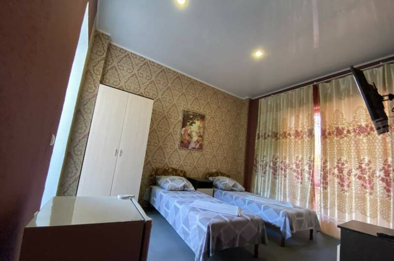 Четырехместный с балконом на 2 этаже (2.1)