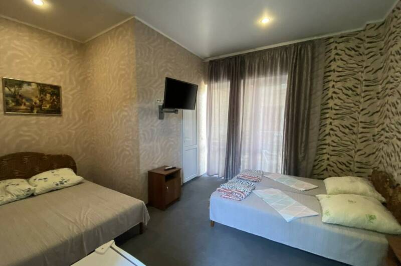 Четырехместный номер на 2 этаже с балконом (2.6)