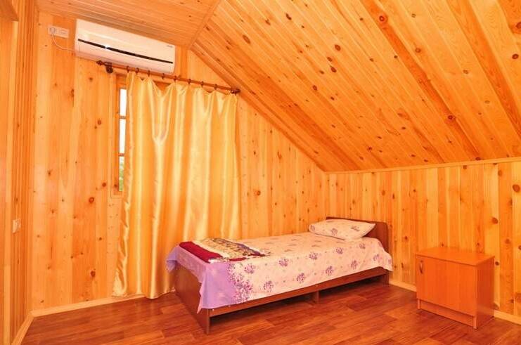 Номер «Эконом» на троих