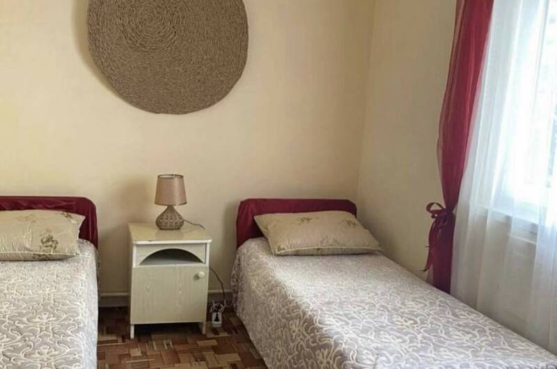 Домик на 4 человека с личной беседкой