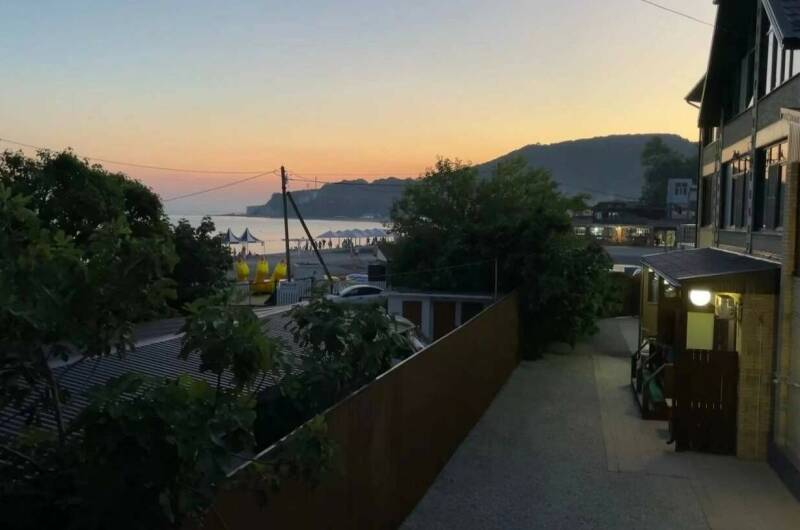 Двухместный номер из дерева с видом на море