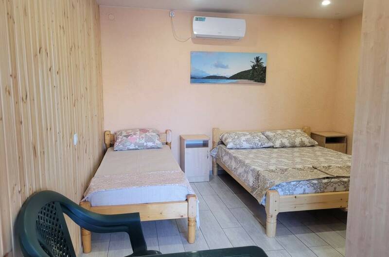 «Стандарт» с балконом 3-х местный