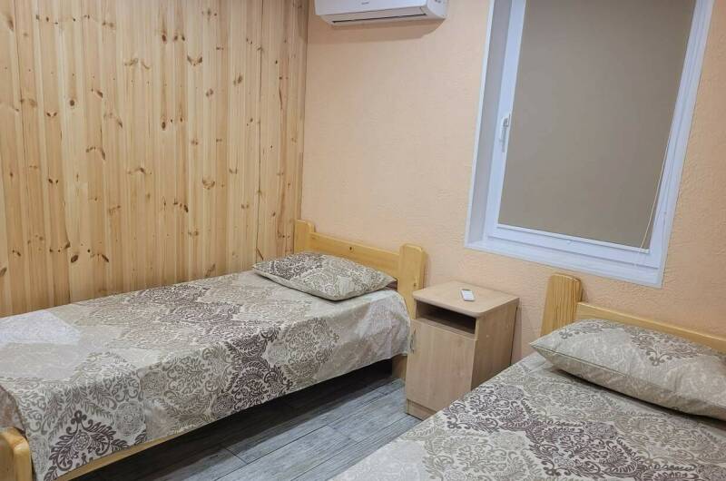 «Семейный» с отдельной верандой и кухней 4 места