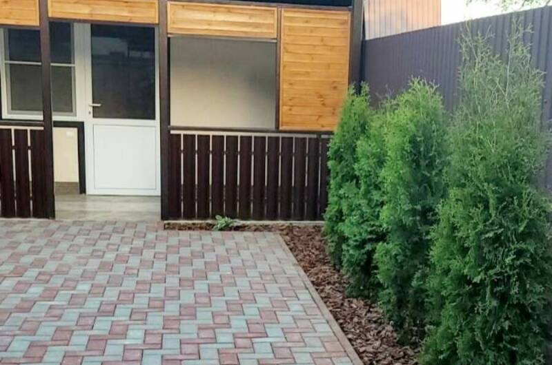 «Семейный» с отдельной верандой и кухней 4 места