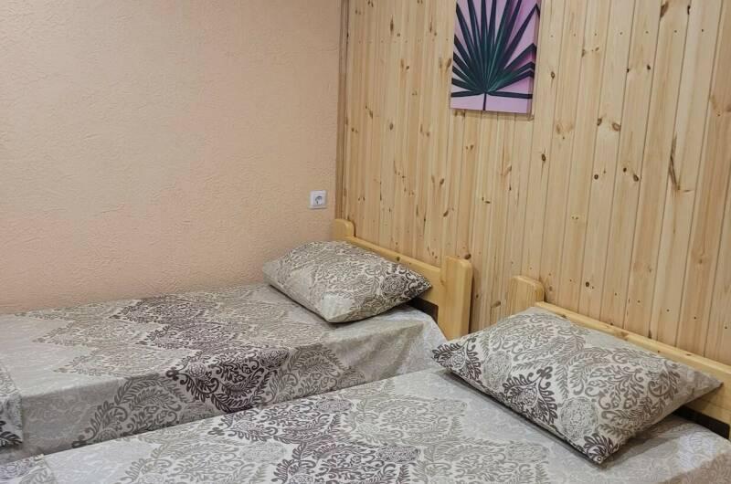 «Семейный» с отдельной верандой и кухней 5 мест