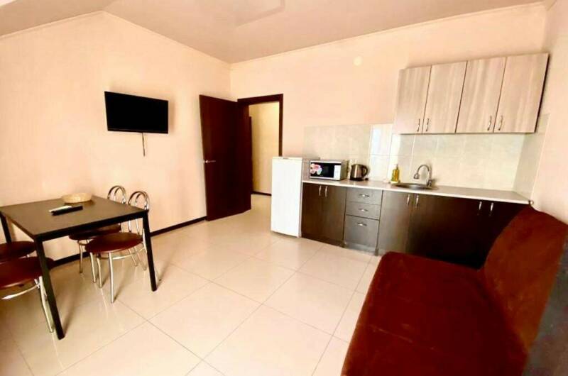 Двухкомнатный «Люкс» с мини-кухней