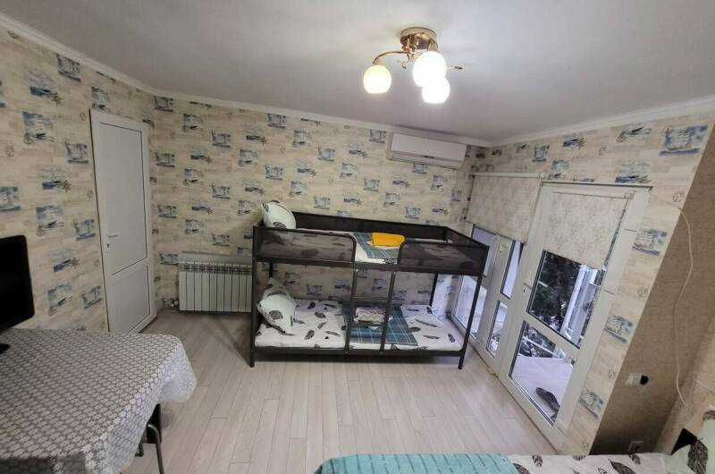 Комната на четверых с двуспалкой и двухярус кроват