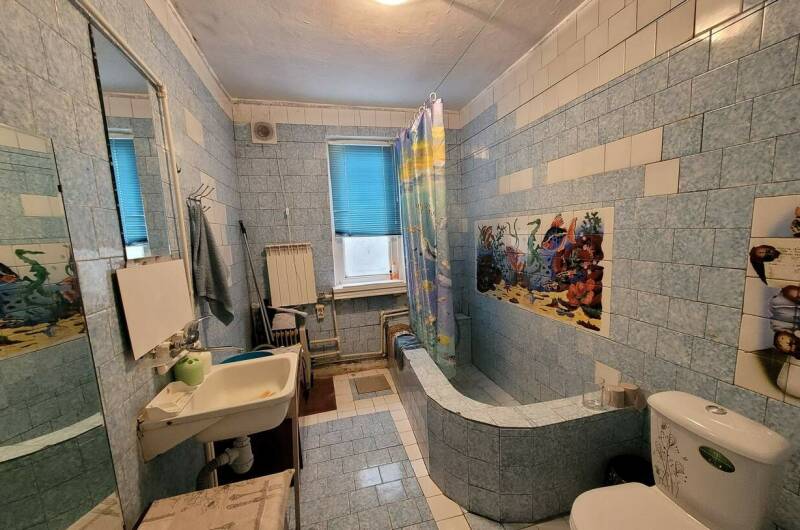 Комната на шестерых