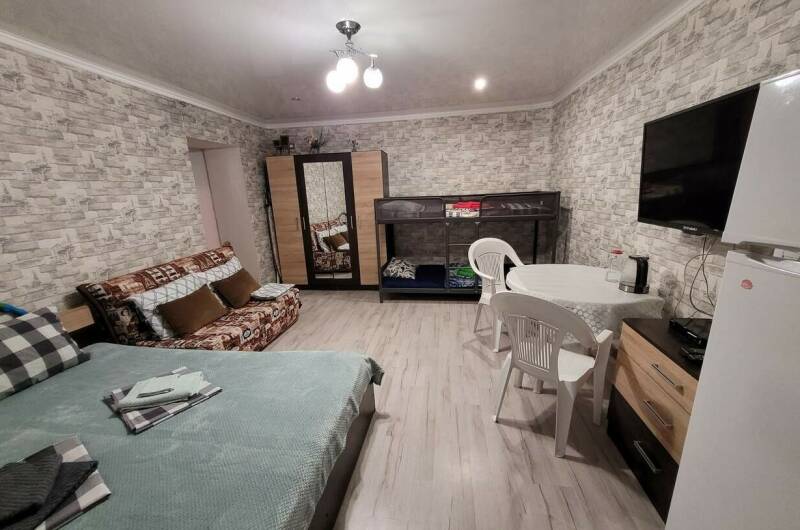 Комната на шестерых