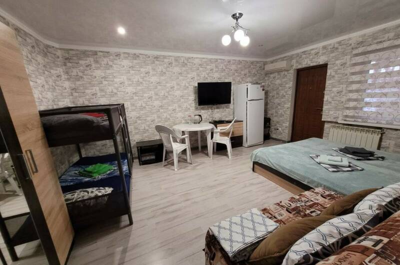 Комната на шестерых