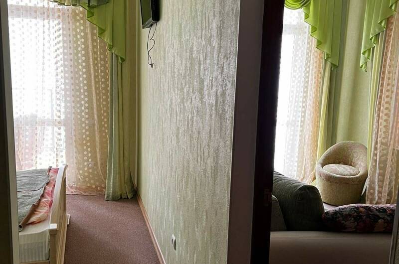 «Люкс» 2-х комнатный, 2+2. Балкон вид на реку