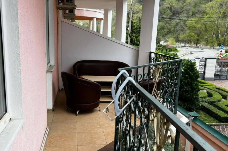 «Люкс» 2-х комнатный, 2+2. Балкон вид на реку