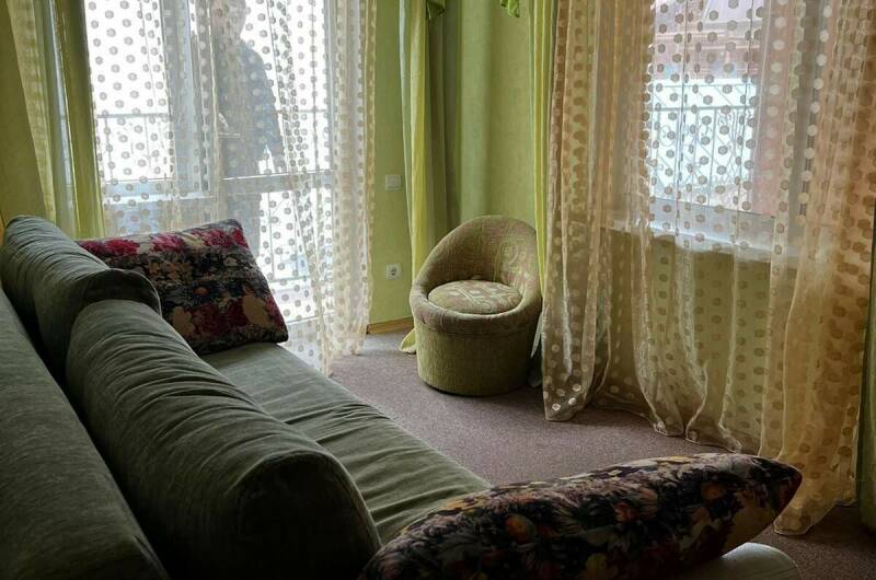 «Люкс» 2-х комнатный, 2+2. Балкон вид на реку