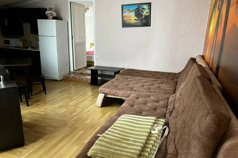 «Люкс» 2 комн 6-ти мест + 1. Балкон на реку