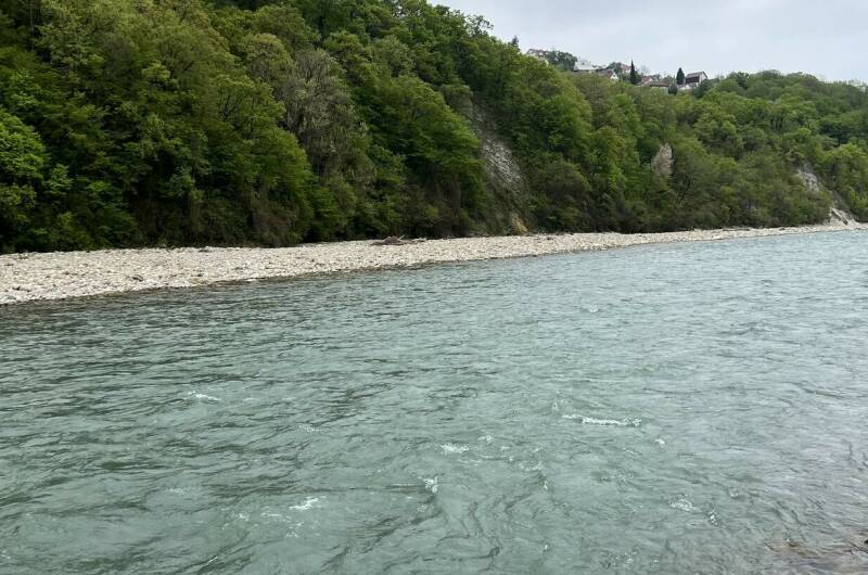 Эконом 3-х местный. Балкон с видом на реку