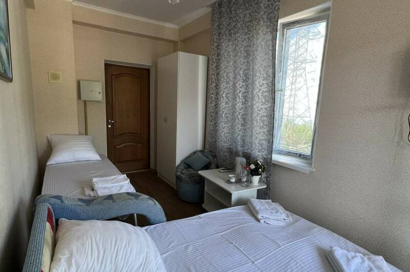 Эконом 3-х местный. Балкон с видом на реку