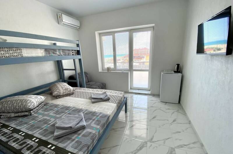 3-местный номер с балконом и видом на море