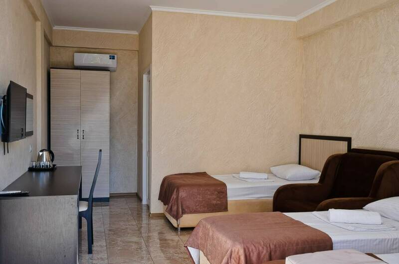 Трехместный номер без вида на море