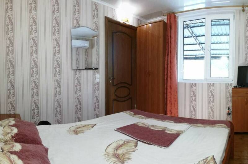 Четырехместный двухкомнатный в летнем домике