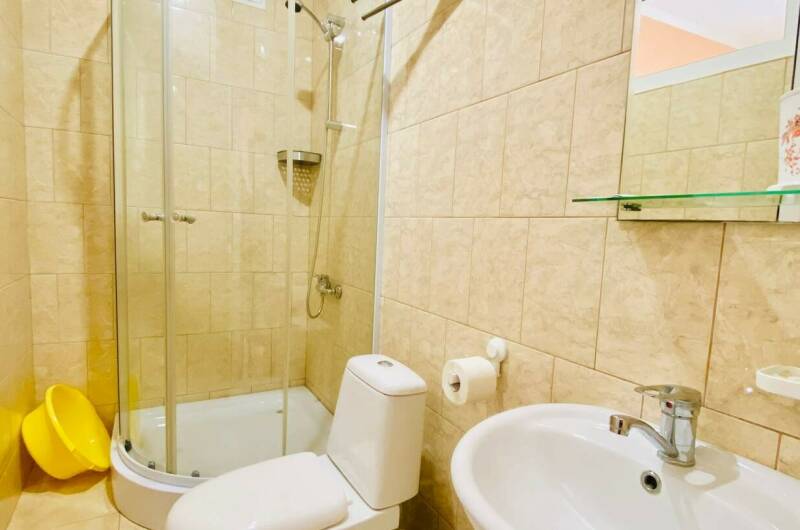 Двухкомнатный с двумя санузлами и балконом