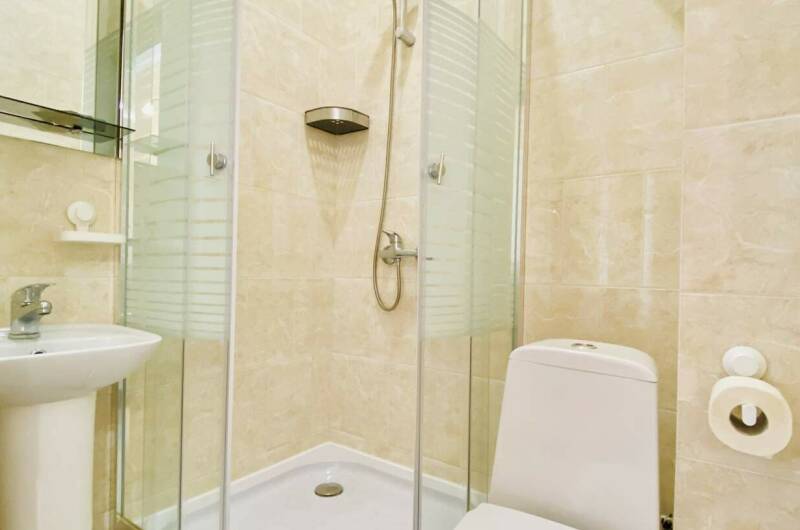 Двухкомнатный с двумя санузлами и балконом