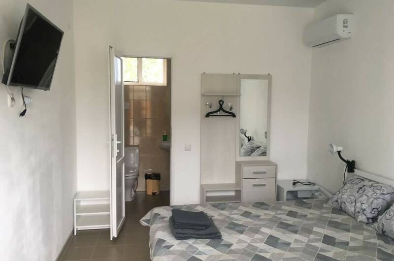 Комната на двух человек с удобствами на 1 этаже