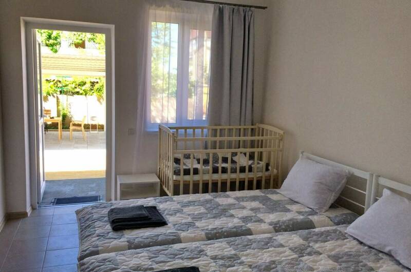 Комната на двух человек с удобствами на 1 этаже