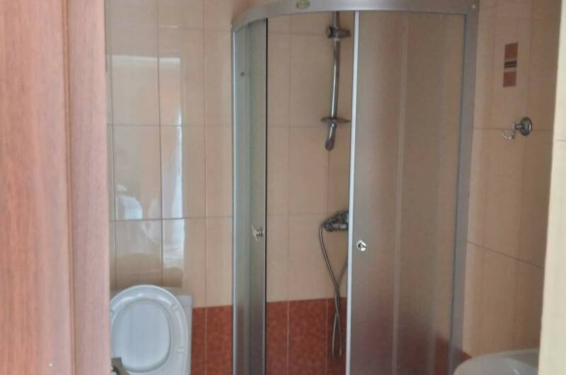 Первый этаж отдельного домика все удобства