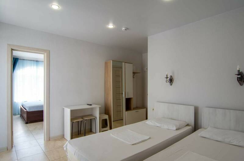 Семейный двухкомнатный с видом на море