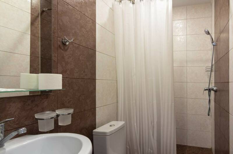 Семейный двухкомнатный с видом на море