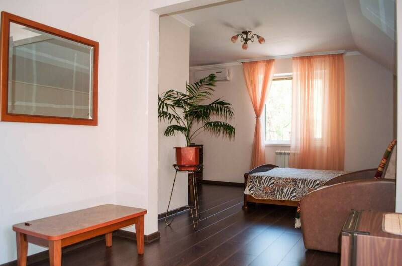 Трехместный номер с удобствами № 4