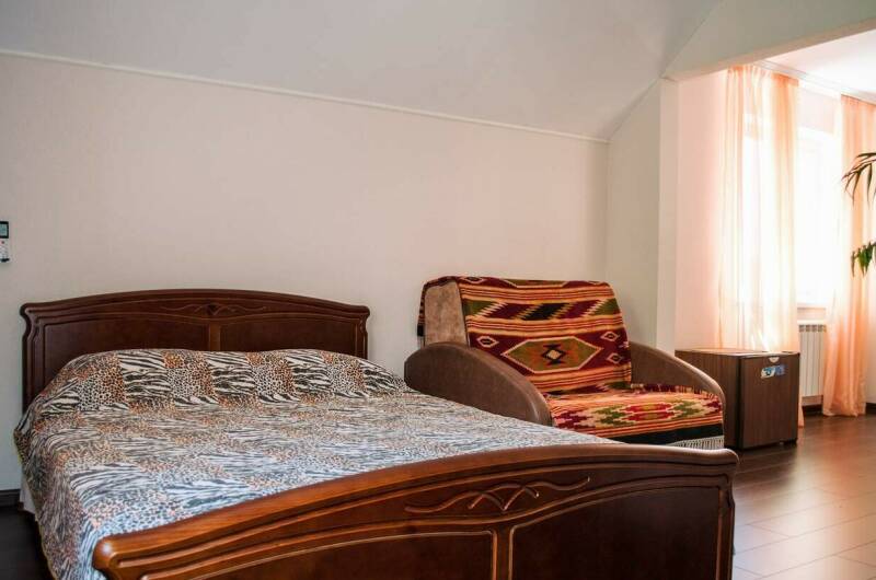 Трехместный номер с удобствами № 4