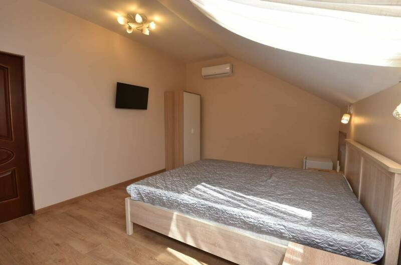 «Делюкс» семейный двухкомнатный на мансарде