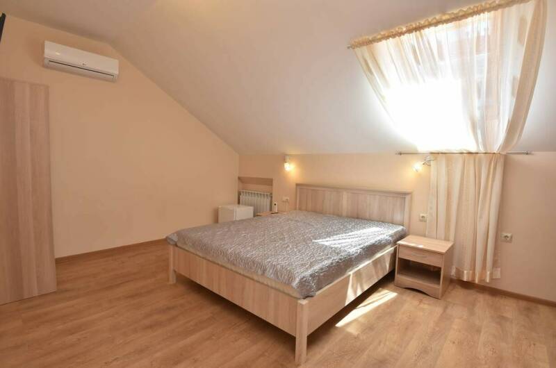 «Делюкс» семейный двухкомнатный на мансарде