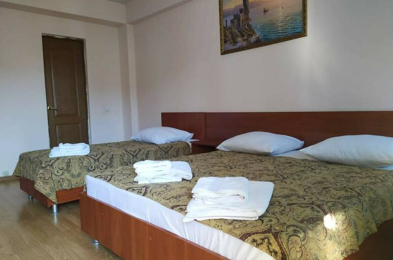 Трехместный номер с балконом