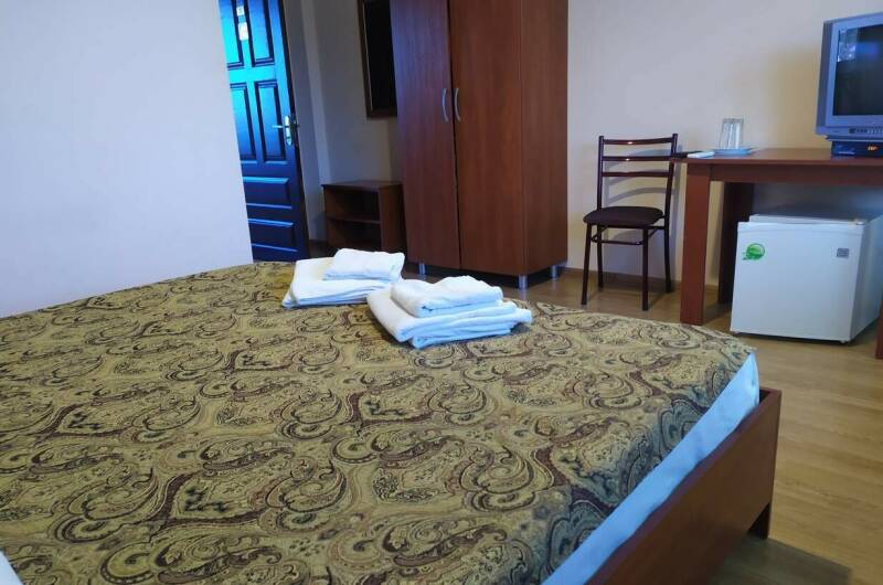 Двухместный номер с балконом (двуспальная кровать)