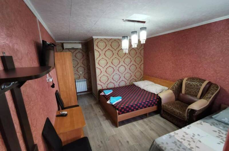 Трехместный номер стандарт с общим балконом 2 этаж