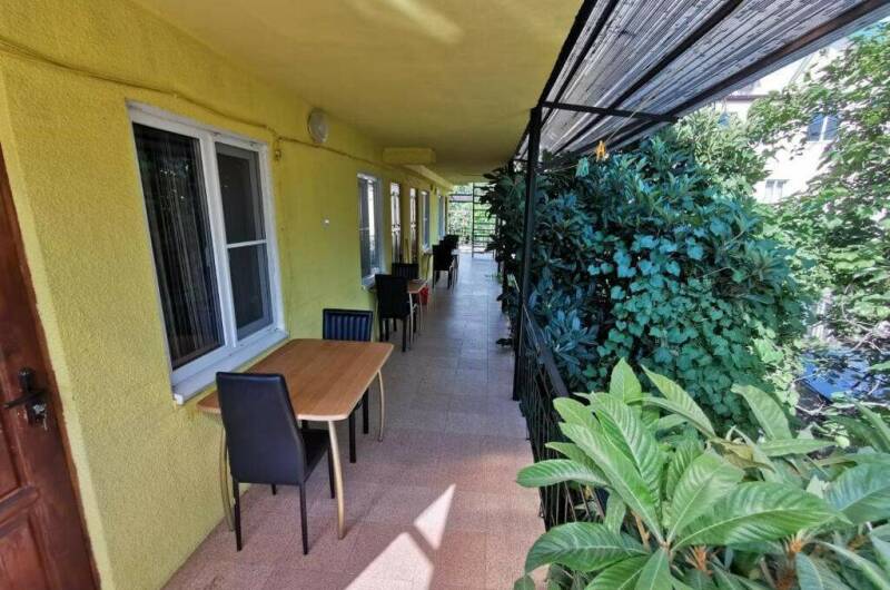 Трехместный номер стандарт с общим балконом 2 этаж