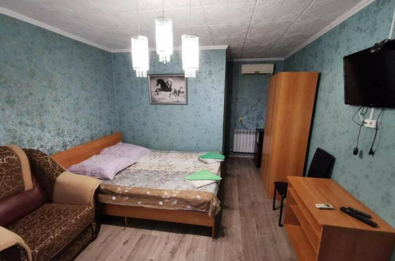 Трехместный номер стандарт с общим балконом 2 этаж