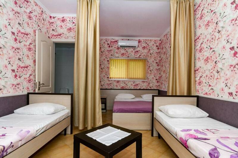 Номер «Стандарт» с балконом четырехместный