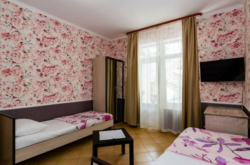 Номер «Стандарт» с балконом четырехместный