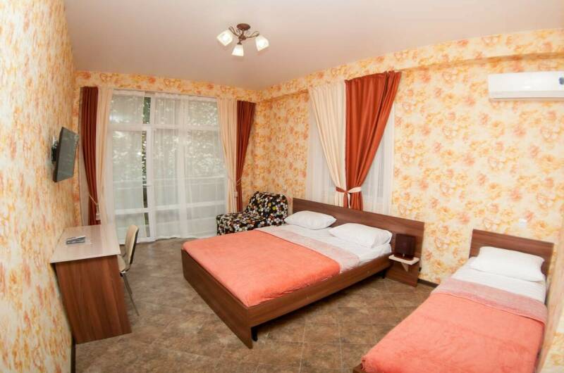 Номер «Студия» с балконом четырехместный