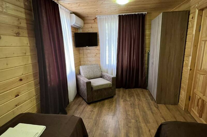 Домик с двумя спальнями и кухней